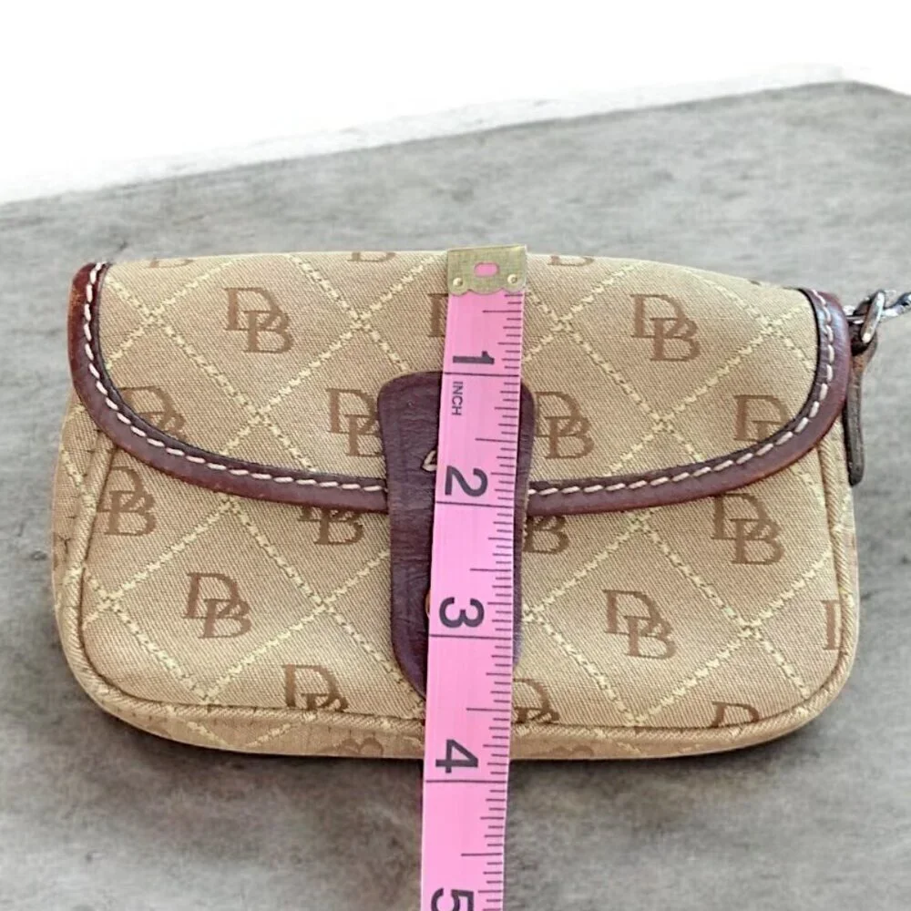 Dooney & Bourke Brown Wristlet Clutch Wallet Leather Wrist Strap Signature Logo